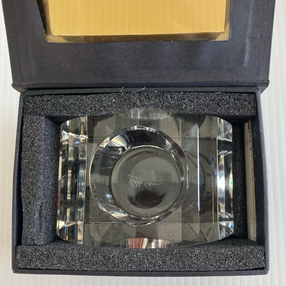 Oleg Cassini pictures don’t